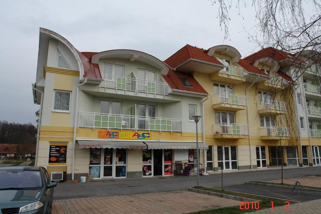 Lilla Wellnessapartman Zalakaros Extérieur photo